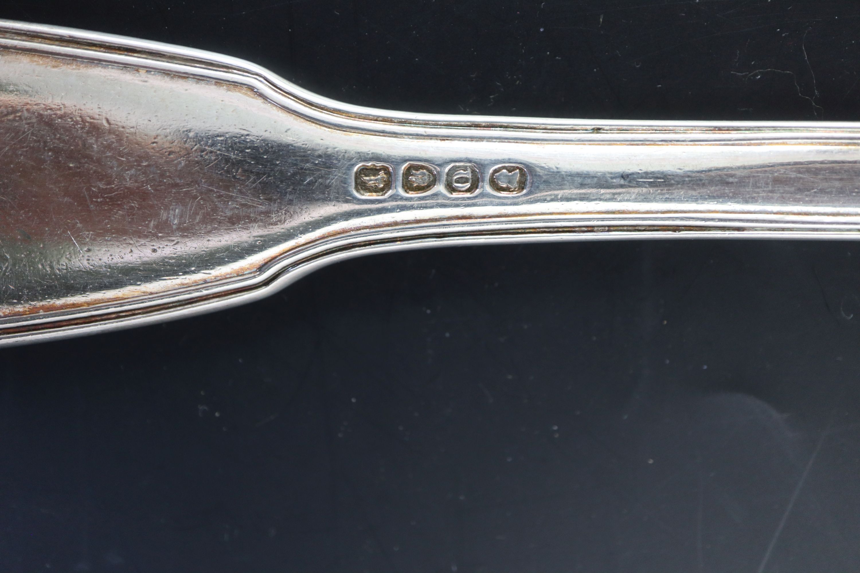 A George III silver fiddle and thread pattern fish slice, London, 1811 and six assorted silver spoons, 16.5oz.